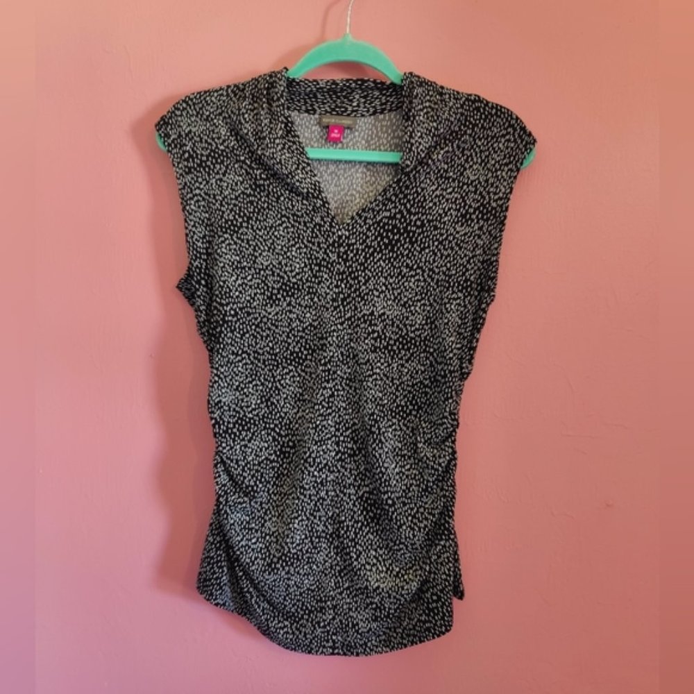 Vince Camuto Black and White Sleeveless Ruched Side Blouse - Size Medium